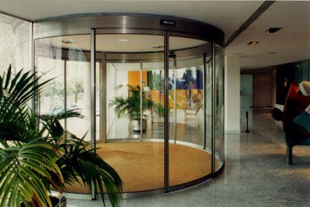Revolver door